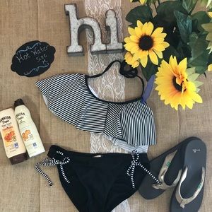 💕 Bikini - Striped Ruffle Top & Booty Ruching